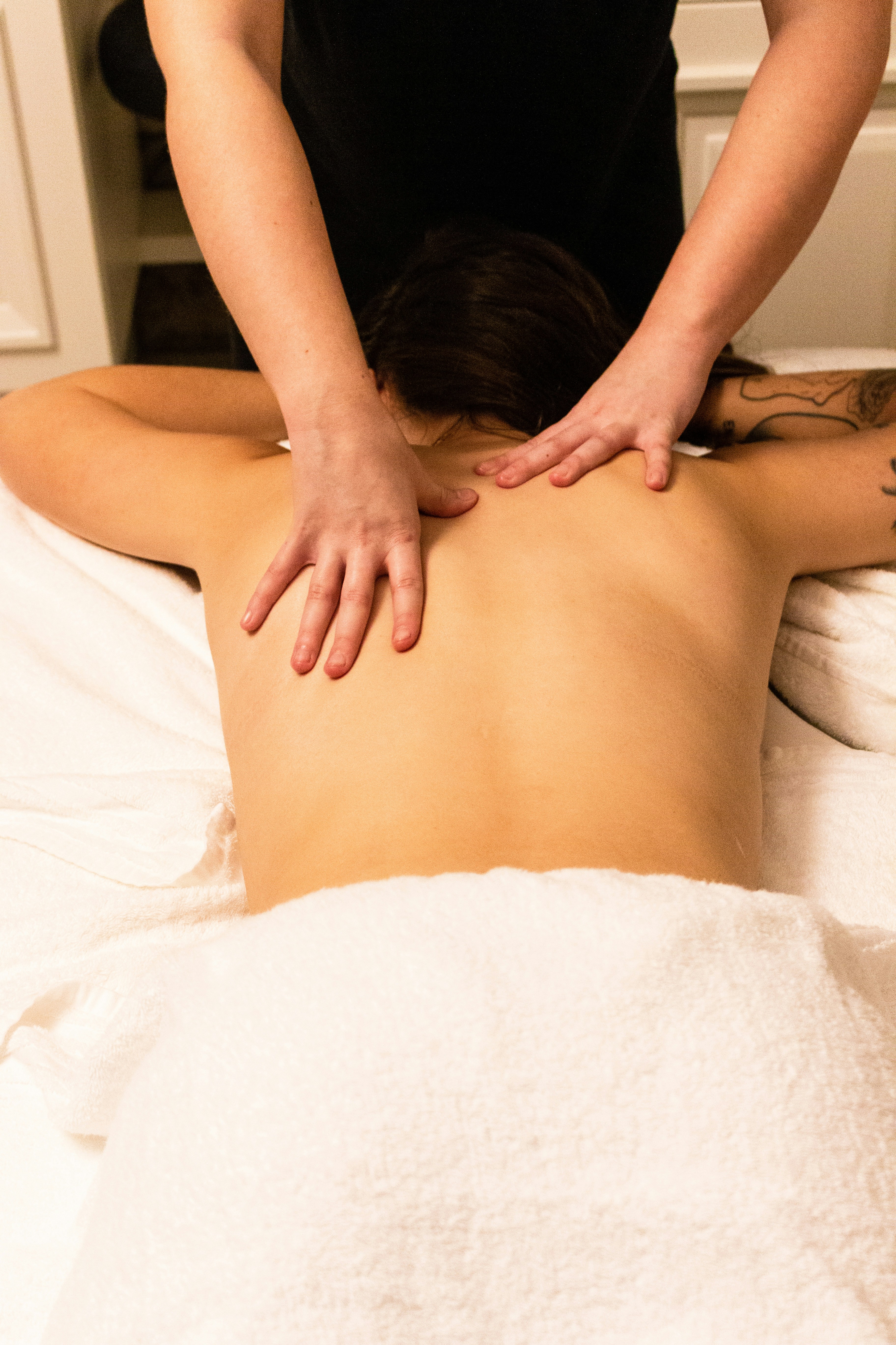 Professional Swedish body massage for women at home in Mumbai